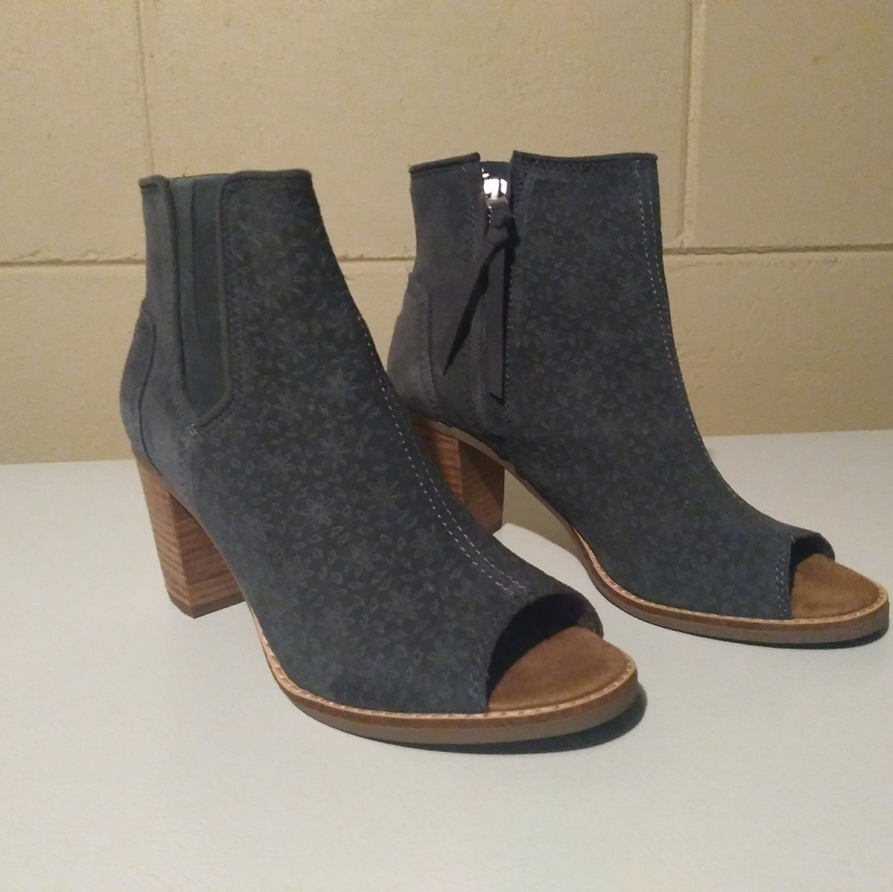 TOMS Majorca Peep Toe Dark Grey Suede Embossed